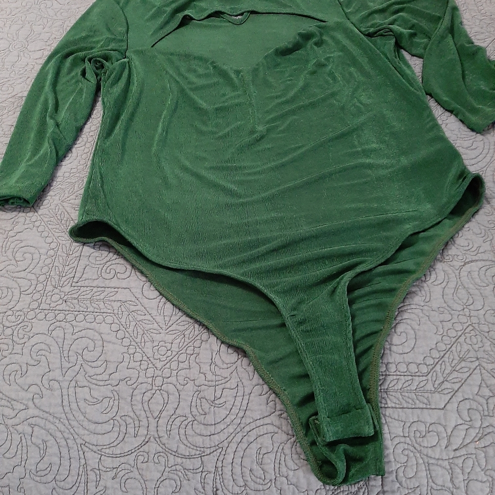 🌞SALE $10🌞 EMERALD GREEN PLUS SIZE BODYSUIT - Picture 7 of 8